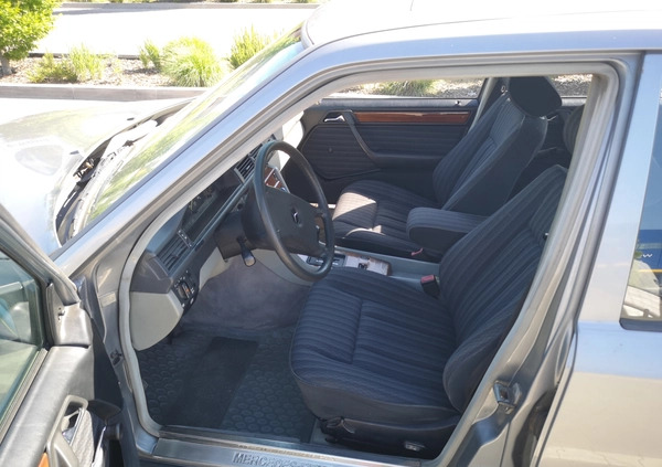 Mercedes-Benz W124 (1984-1993) cena 8999 przebieg: 346170, rok produkcji 1988 z Szczecin małe 529